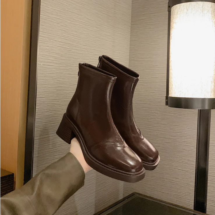Women's Petite Feet Block Heel Back Zipper Boots