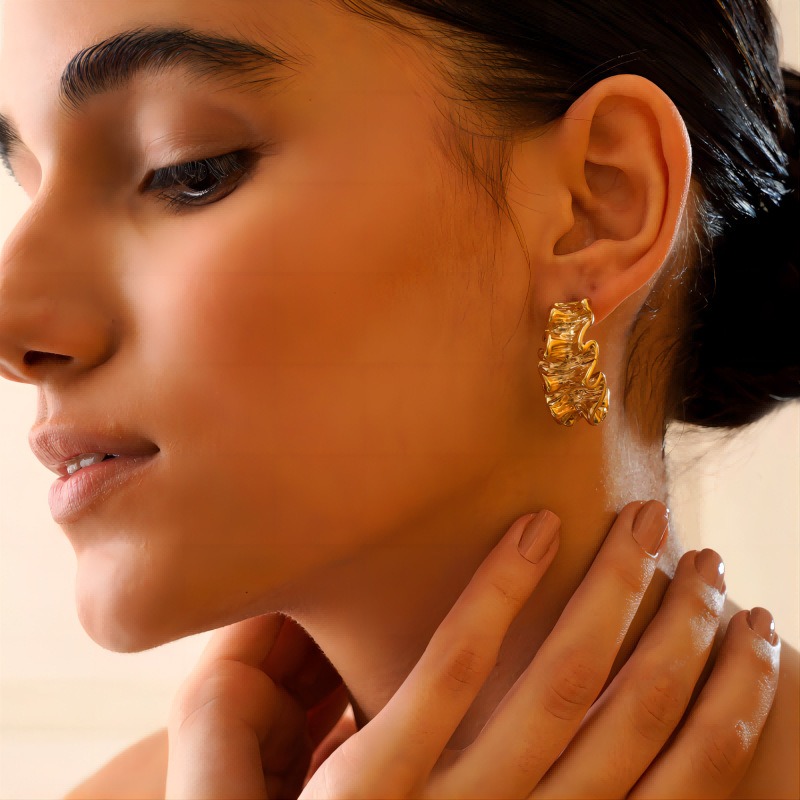 2024 Trendy Women Jewelry 18K Gold Plated Waterproof Stainless Steel Hypoallergenic Fold Textured Cc Stud Earrings