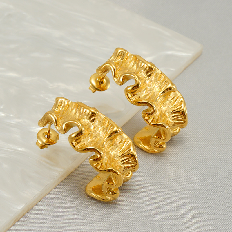 2024 Trendy Women Jewelry 18K Gold Plated Waterproof Stainless Steel Hypoallergenic Fold Textured Cc Stud Earrings