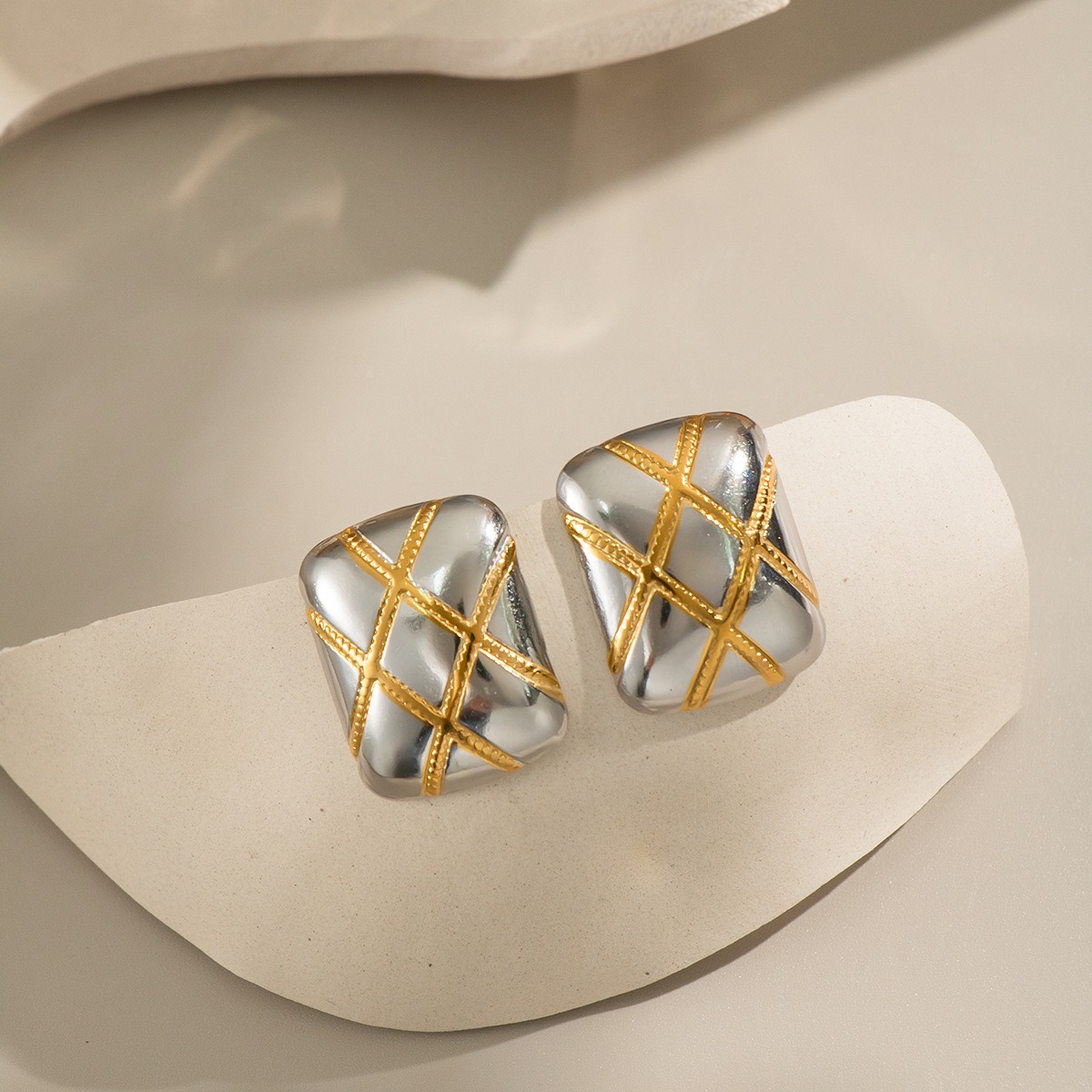 Waterproof 18k Gold Plated Stainless Steel Grid Textured Earrings Women's Geometric Chunky Rectangle Stud Earrings Jewelry