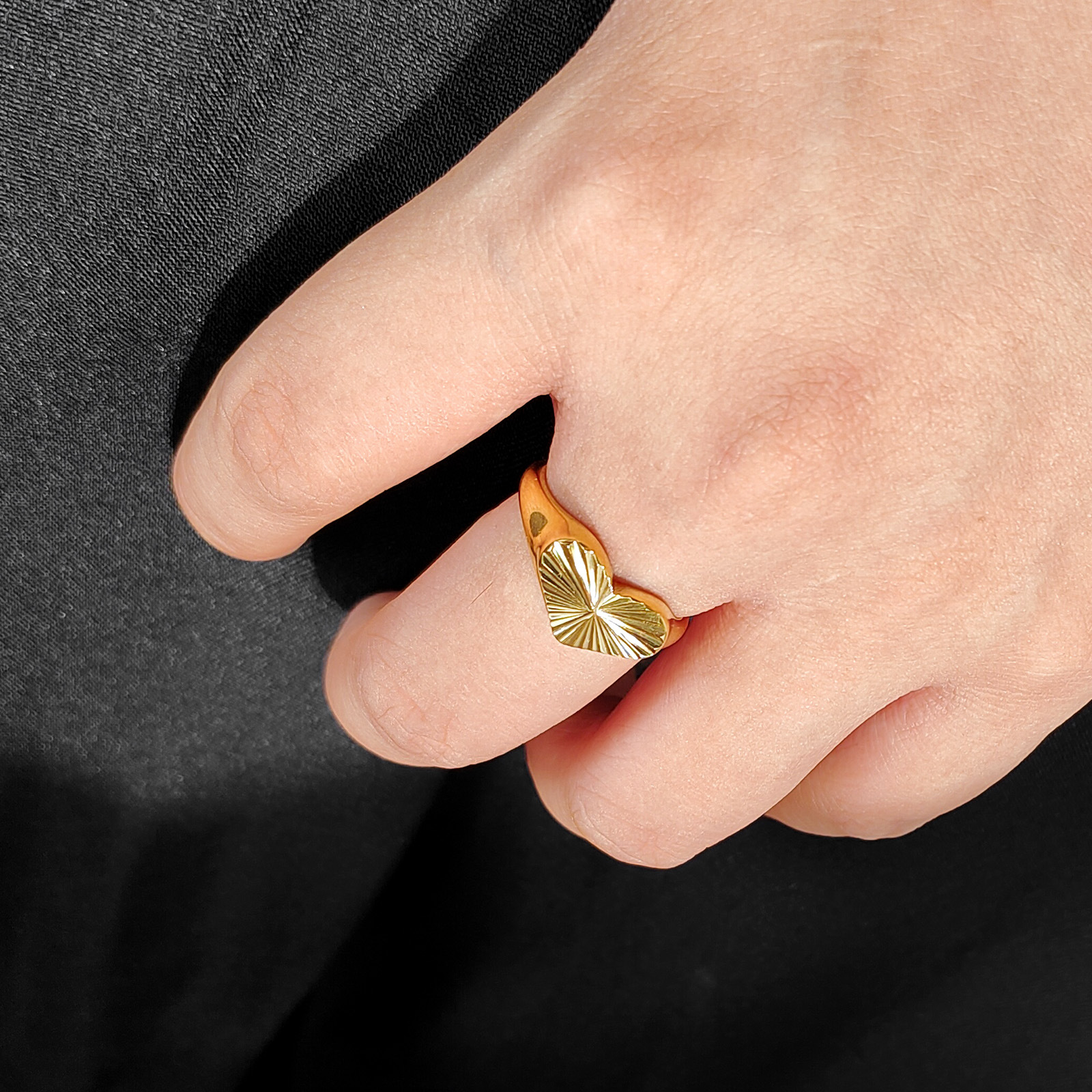 18K Gold Plated Stainless Steel Waterproof Heart - Shaped Ring - Stylish and Durable Summer Jewelry
